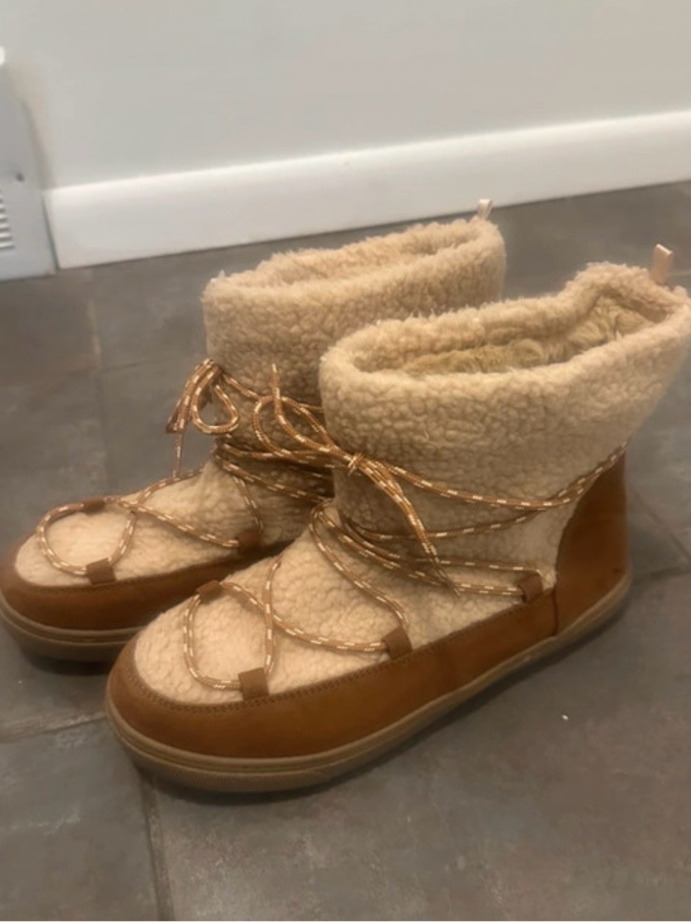 Shearling-Lined Winter Boots - Tan